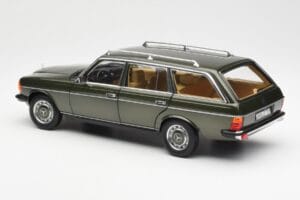 Mercedes 230T W123 T-Model Roheline Metallik Norev 1:18 183730 Metall - pilt 7/8