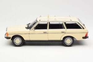 Mercedes 230T W123 T-Model Takso Norev 1:18 183731 Metall - pilt 4/8