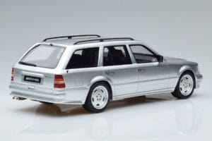 Mercedes E36 AMG S124 Hõbedane Otto 1:18 OT889 Vaik - pilt 2/6