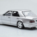 Mercedes E500 W124 Hõbedane Otto 1:18 - image 5 of 6