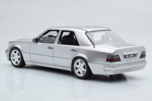 Mercedes E500 W124 Hõbedane Otto 1:18 OT623 Vaik - pilt 5/6