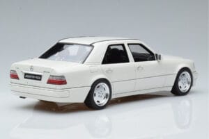 Mercedes E60 AMG W124 Valge Otto 1:18 B66040640 Vaik - pilt 2/6