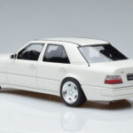 Mercedes E60 AMG W124 Valge Otto 1:18 - image 5 of 6