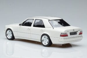 Mercedes E60 AMG W124 Valge Otto 1:18 B66040640 Vaik - pilt 5/6