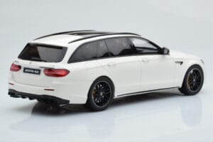 Mercedes AMG E63 S S213 T-Model Valge GT Spirit 1:18 GT795 Vaik - pilt 2/6