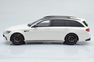 Mercedes AMG E63 S S213 T-Model Valge GT Spirit 1:18 GT795 Vaik - pilt 3/6