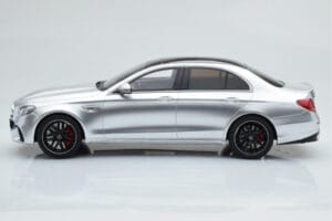 Mercedes AMG E63 S W213 Hõbe GT Spirit 1:18 GT230 Vaik - pilt 3/6