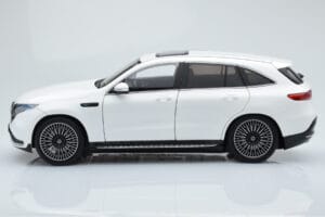 Mercedes EQC 400 Diamond Valge NZG 1:18 B66963756 Metall - pilt 4/8