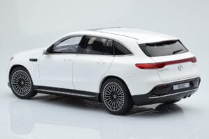 Mercedes EQC 400 Diamond Valge NZG 1:18 B66963756 Metall - pilt 7/8