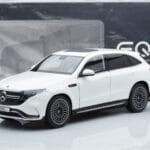 Mercedes EQC 400 Diamond Valge NZG 1:18 - image 8 of 8