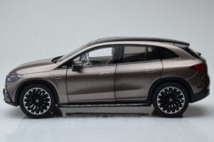 Mercedes EQE SUV X294 AMG Line Velvet Pruun NZG 1:18 B66960836 Metall - pilt 4/8