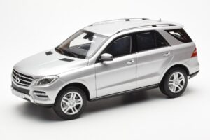 Mercedes M-Class W166 Iridium Hõbe Metallik Minichamps 1:18