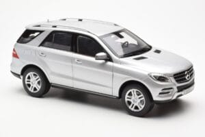 Mercedes M-Class W166 Iridium Hõbe Metallik Minichamps 1:18 B66960064 Metall - pilt 6/8