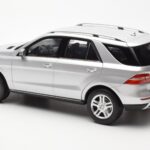 Mercedes M-Class W166 Iridium Hõbe Metallik Minichamps 1:18 - image 7 of 8
