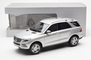 Mercedes M-Class W166 Iridium Hõbe Metallik Minichamps 1:18 B66960064 Metall - pilt 8/8