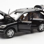 Mercedes M-Class W166 Obsidian Must Metallik Minichamps 1:18 - image 2 of 8