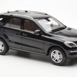 Mercedes M-Class W166 Obsidian Must Metallik Minichamps 1:18 - image 6 of 8