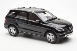 Mercedes M-Class W166 Obsidian Must Metallik Minichamps 1:18 B66960063 Metall - pilt 6/8