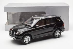 Mercedes M-Class W166 Obsidian Must Metallik Minichamps 1:18 B66960063 Metall - pilt 8/8