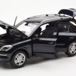 Mercedes M-Class W166 Tansanite Sinine Metallik Minichamps 1:18 - image 2 of 8
