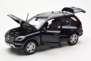 Mercedes M-Class W166 Tansanite Sinine Metallik Minichamps 1:18 B66960065 Metall - pilt 2/8