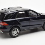 Mercedes M-Class W166 Tansanite Sinine Metallik Minichamps 1:18 - image 3 of 8