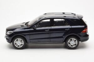 Mercedes M-Class W166 Tansanite Sinine Metallik Minichamps 1:18 B66960065 Metall - pilt 4/8