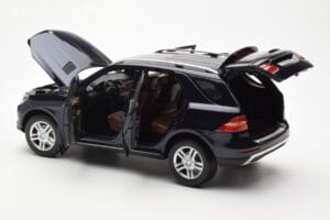 Mercedes M-Class W166 Tansanite Sinine Metallik Minichamps 1:18 B66960065 Metall - pilt 5/8