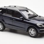 Mercedes M-Class W166 Tansanite Sinine Metallik Minichamps 1:18 - image 6 of 8