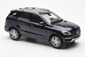 Mercedes M-Class W166 Tansanite Sinine Metallik Minichamps 1:18 B66960065 Metall - pilt 6/8