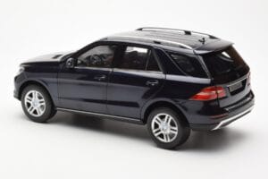 Mercedes M-Class W166 Tansanite Sinine Metallik Minichamps 1:18 B66960065 Metall - pilt 7/8
