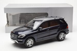 Mercedes M-Class W166 Tansanite Sinine Metallik Minichamps 1:18 B66960065 Metall - pilt 8/8