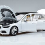 Mercedes Maybach S600 W222 V12 Biturbo Diamond Valge Almost Real 1:18 - image 2 of 11