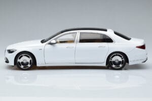 Mercedes Maybach S600 W222 V12 Biturbo Diamond Valge Almost Real 1:18 820116 Metall - pilt 4/11