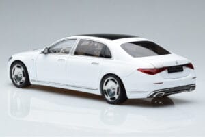 Mercedes Maybach S600 W222 V12 Biturbo Diamond Valge Almost Real 1:18 820116 Metall - pilt 7/11