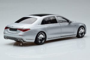 Mercedes Maybach S600 W222 V12 Biturbo Hightech Hõbedane Almost Real 1:18 820118 Metall - pilt 3/12