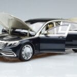 Mercedes Maybach S650 X222 Hõbedsinine Norev 1:18 B66960615 Metall - image 2 of 7