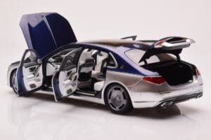 Mercedes Maybach S680 W223 Nautical Sinine Cirrus Hõbedane Almost Real 1:18 820125 Metall - pilt 5/8