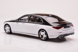 Mercedes Maybach S680 W223 Obsidian Must Diamond Valge Almost Real 1:18 820121 Metall - pilt 6/7
