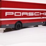 Mercedes O317 Porsche Transporter Punane CMR 1:18 - image 2 of 12