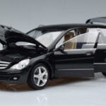 Mercedes R-Class W251 Obsidian Must Minichamps 1:18 B66962325 Metall - image 2 of 7