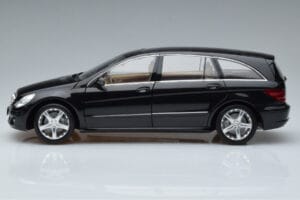 Mercedes R-Class W251 Obsidian Must Minichamps 1:18 B66962325 Metall - pilt 4/7