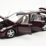 Mercedes R-Class W251 Punane Metallic Minichamps 1:18 - image 2 of 8