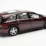 Mercedes R-Class W251 Punane Metallic Minichamps 1:18 - image 3 of 8