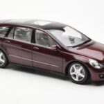 Mercedes R-Class W251 Punane Metallic Minichamps 1:18 - image 6 of 8