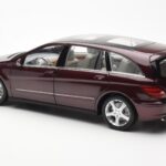 Mercedes R-Class W251 Punane Metallic Minichamps 1:18 - image 7 of 8