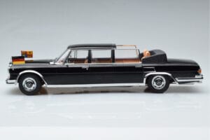Mercedes 600 Pullman W100 Landaulet Queen Elizabeth II KK-Scale 1:18 KKDC181185 Metall - pilt 3/6