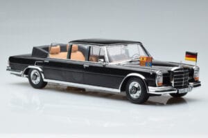 Mercedes 600 Pullman W100 Landaulet Queen Elizabeth II KK-Scale 1:18 KKDC181185 Metall - pilt 4/6