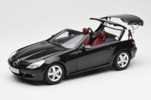 Mercedes SLK R171 Obsidian Must Metallic Minichamps 1:18 B66962319 Metall - pilt 2/9