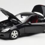 Mercedes SLK R171 Obsidian Must Metallic Minichamps 1:18 - image 3 of 9
